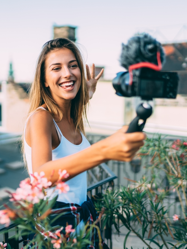 How to Earn Money Via Vlogging